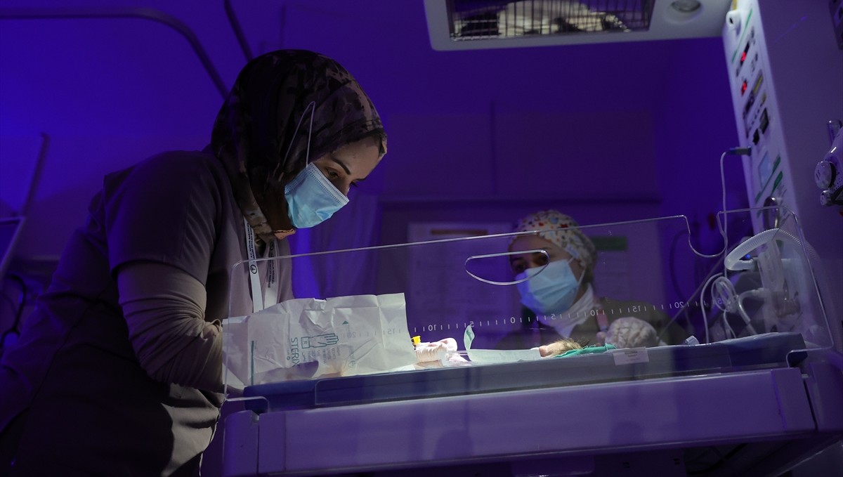 Sağlık altyapısı güçlendirilen Hakkari'de anne ve bebek ölüm oranları düştü