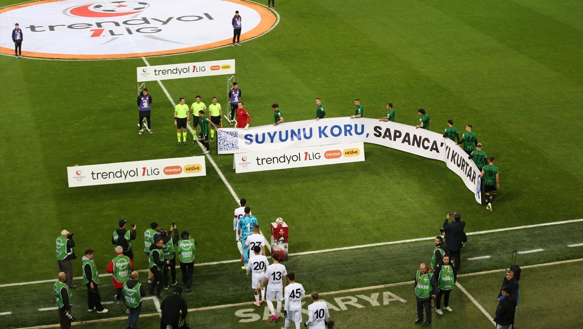 Sakaryaspor, Suyunu Koru, Sapanca'yı Kurtar pankartıyla maça çıktı