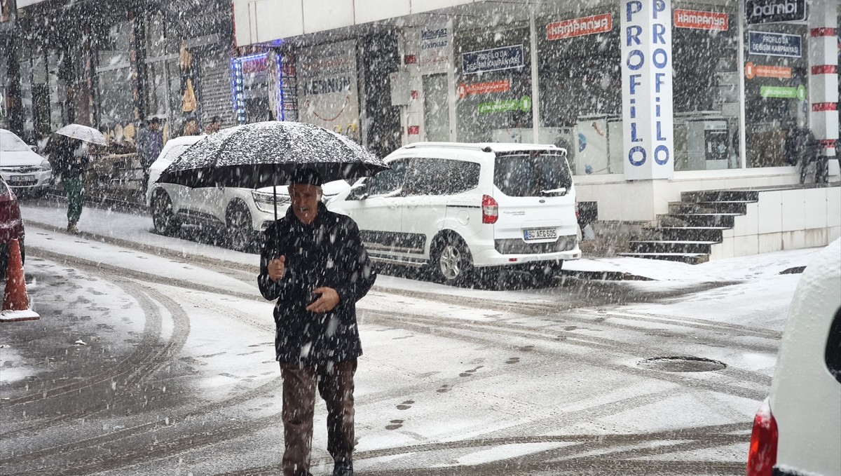 Solhan'da kar yağışı etkili oldu