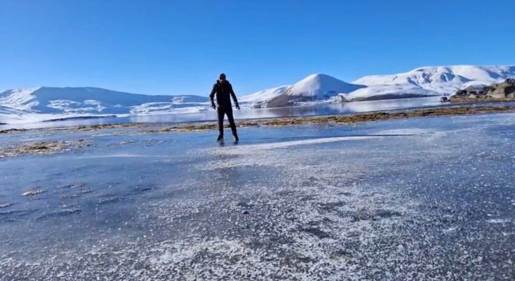 Taşlıçay Balık Gölü kısmen buz tuttu1