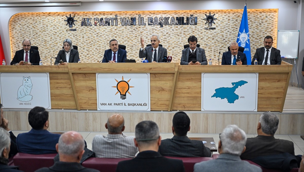 Ulaştırma ve Altyapı Bakanı Uraloğlu, Van
