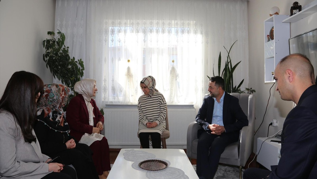 Van Büyükşehir Belediyesi ekipleri engelli bireyleri evlerinde ziyaret etti