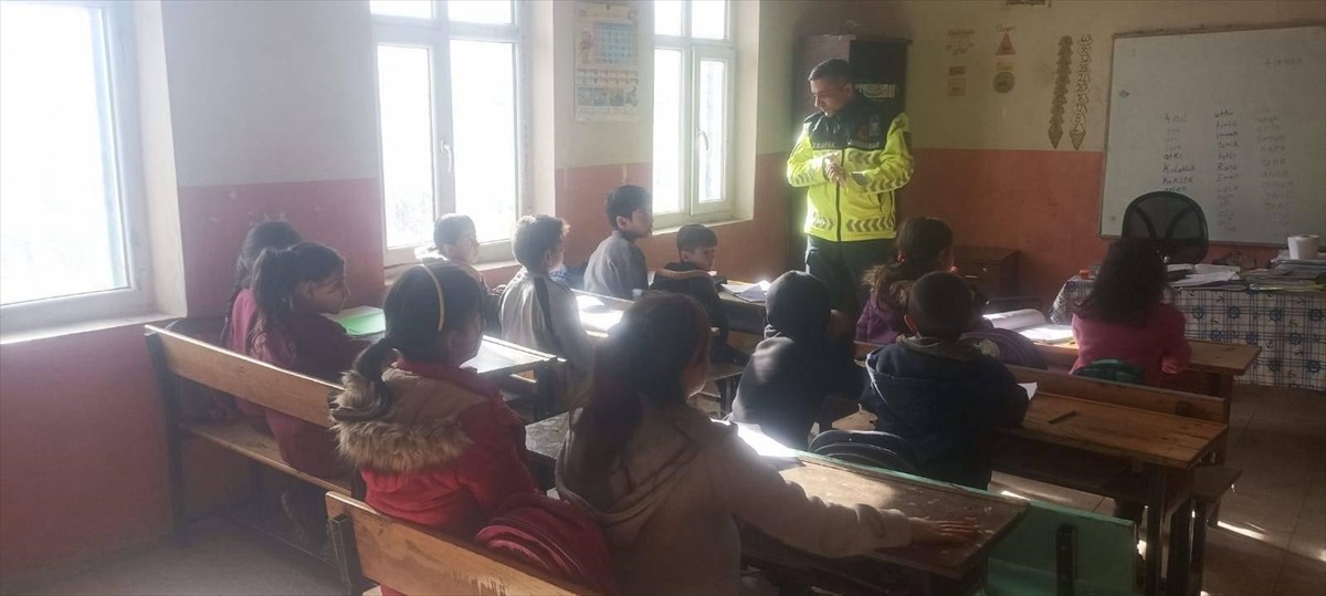 Van'da öğrencilere trafik eğitimi verildi