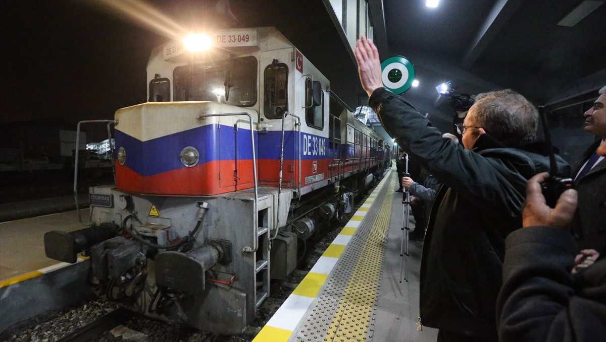 Yeni sezonun ilk seferine çıkan Turistik Doğu Ekspresi son durağı Kars'a ulaştı