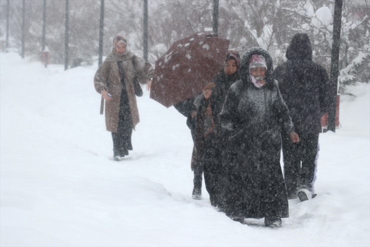 zorlaştırıyor yaşamı devam yoğun 2 kar eden gündür Ağrı