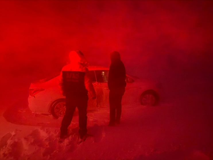 6 kalan mahsur kurtarıldı kar kişi Ağrı