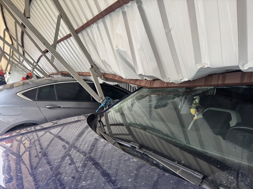 araç üstünde gördü sonucu Ağrı