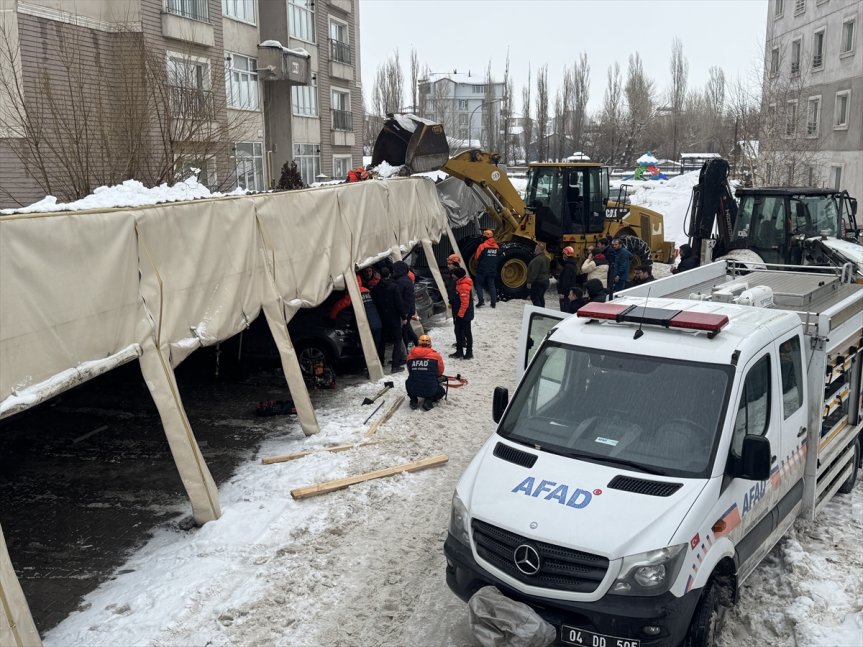 sonucu garajın 3 biriken üstünde zarar çökmesi Ağrı