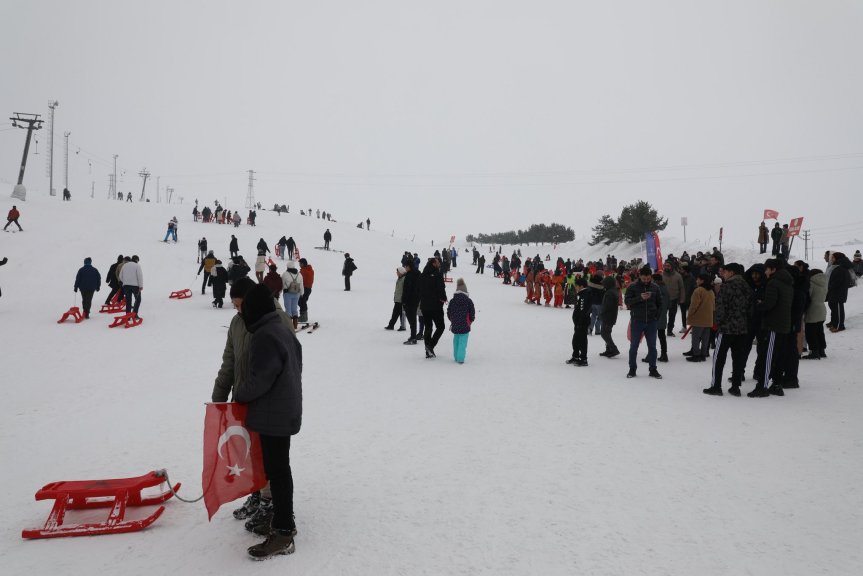 GSB Gençlik Kış Kulübü kapanış programından görüntü