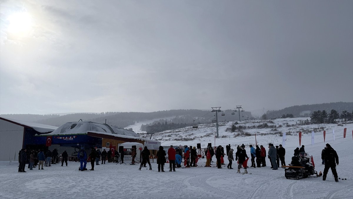 Ardahan'daki Yalnızçam Kayak Merkezi'nde sezon açıldı