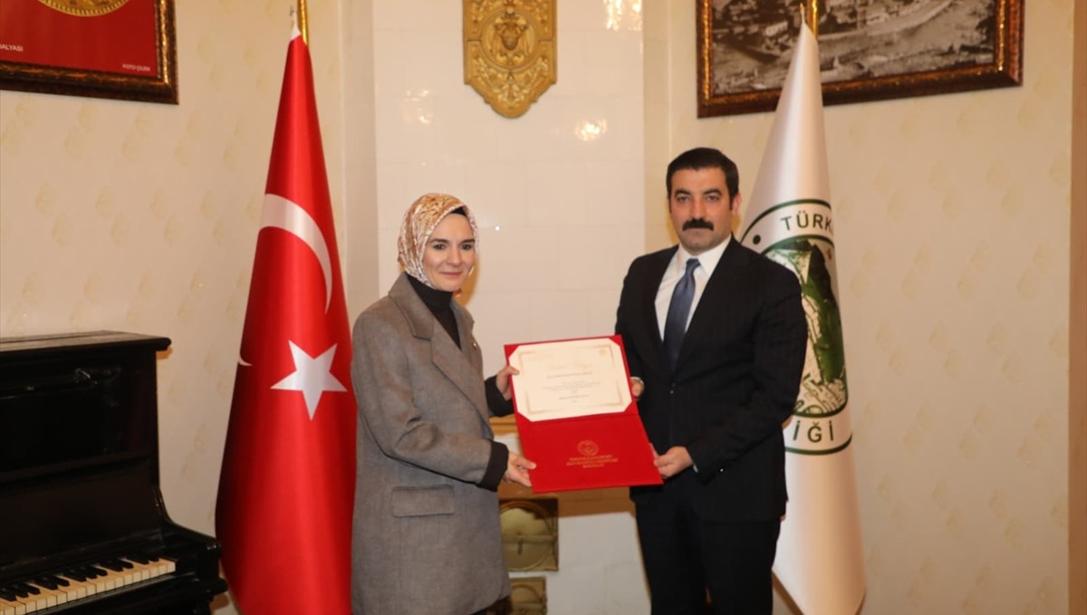 Bakan Göktaş'tan, Kars'ta Huzurlu Aile Huzurlu Toplum Projesini yapan kaymakama teşekkür belgesi