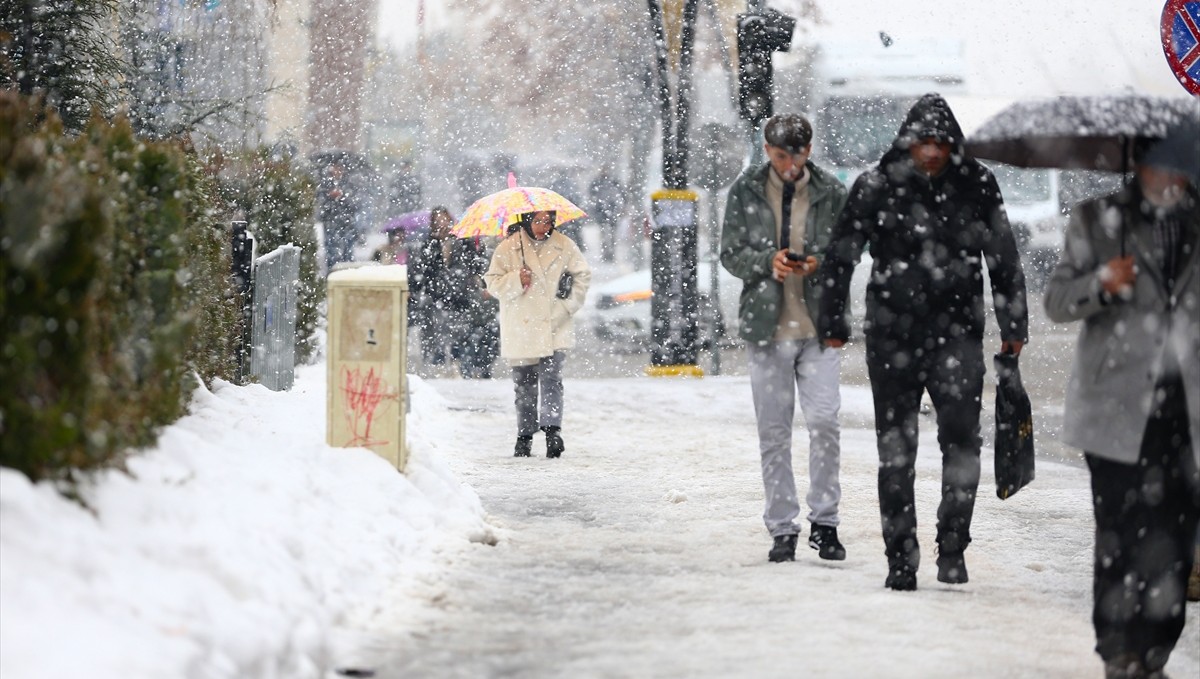 Bingöl'de eğitime kar engeli
