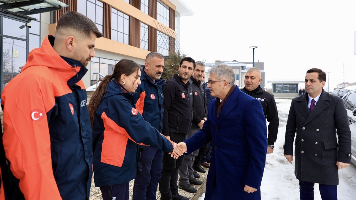 Bingöl Valisi Çelik, AFAD İl Müdürlüğünü ziyaret etti