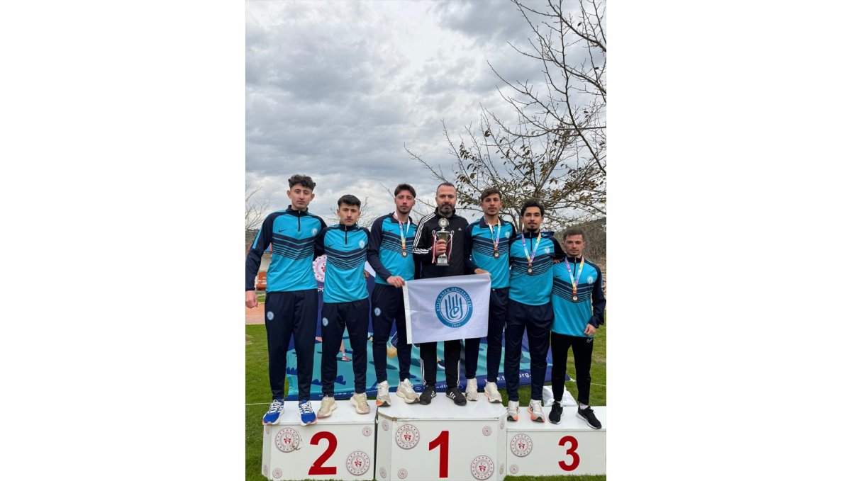 Bitlis Eren Üniversitesi'nin kros takımı Türkiye üçüncü oldu