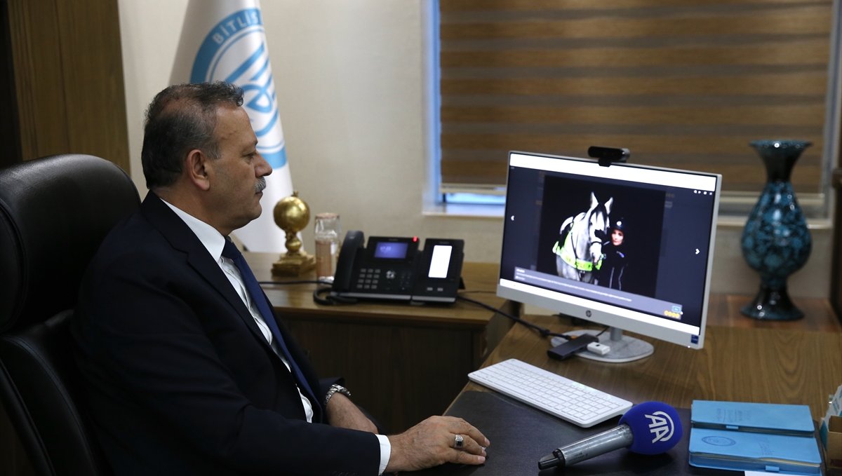 Bitlis Eren Üniversitesi Rektörü Elmastaş AA'nın Yılın Kareleri oylamasına katıldı