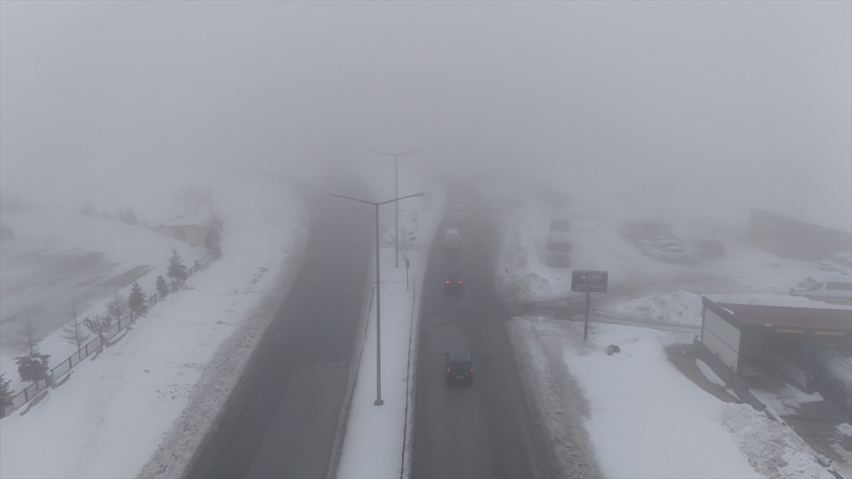 Van ve Bitlis'te 33 yerleşim yerine ulaşım sağlanamıyor