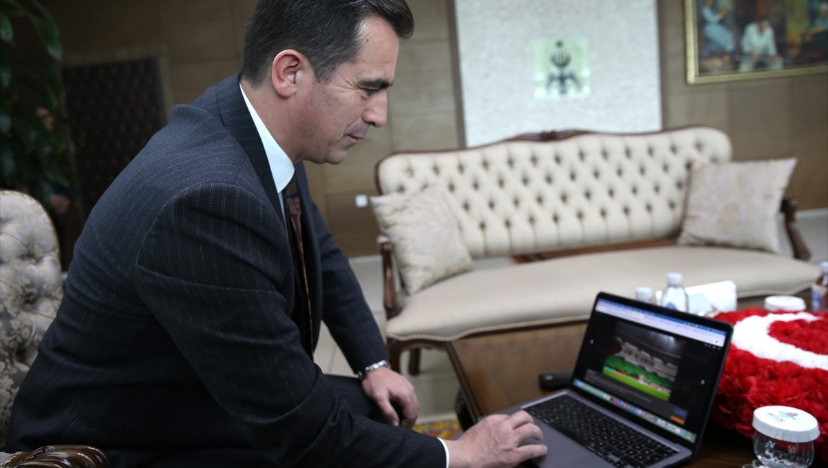 Bitlis Valisi Karakaya, AA