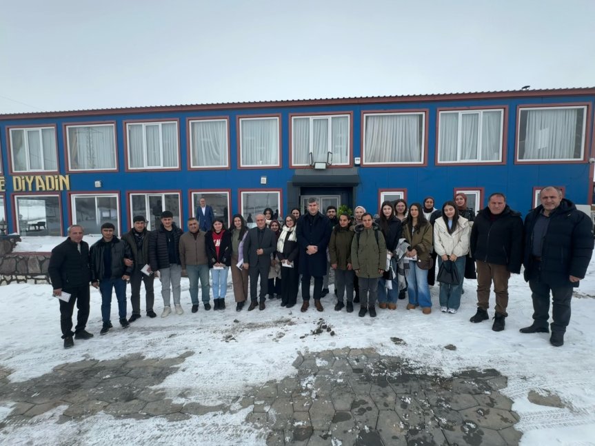 Diyadin Kaymakamı Korkusuz, üniversiteye hazırlanan öğrencilerle buluştu 1