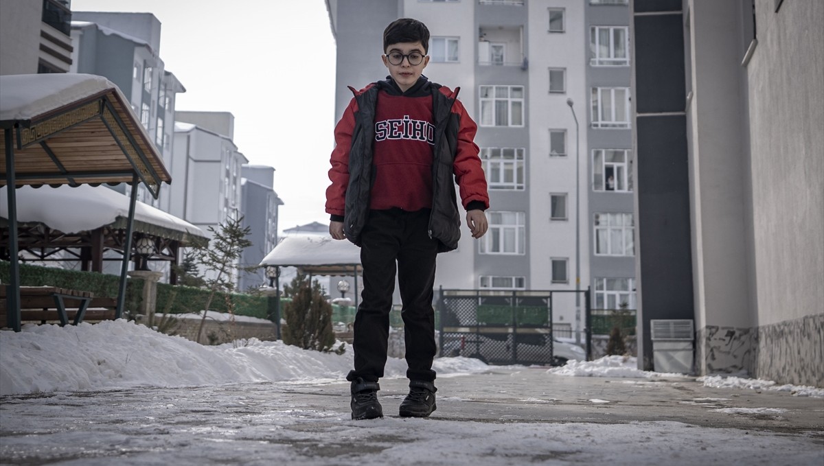 DMD hastası Ahmet'in tek hayali koşmak ve çocukluğunu yaşamak