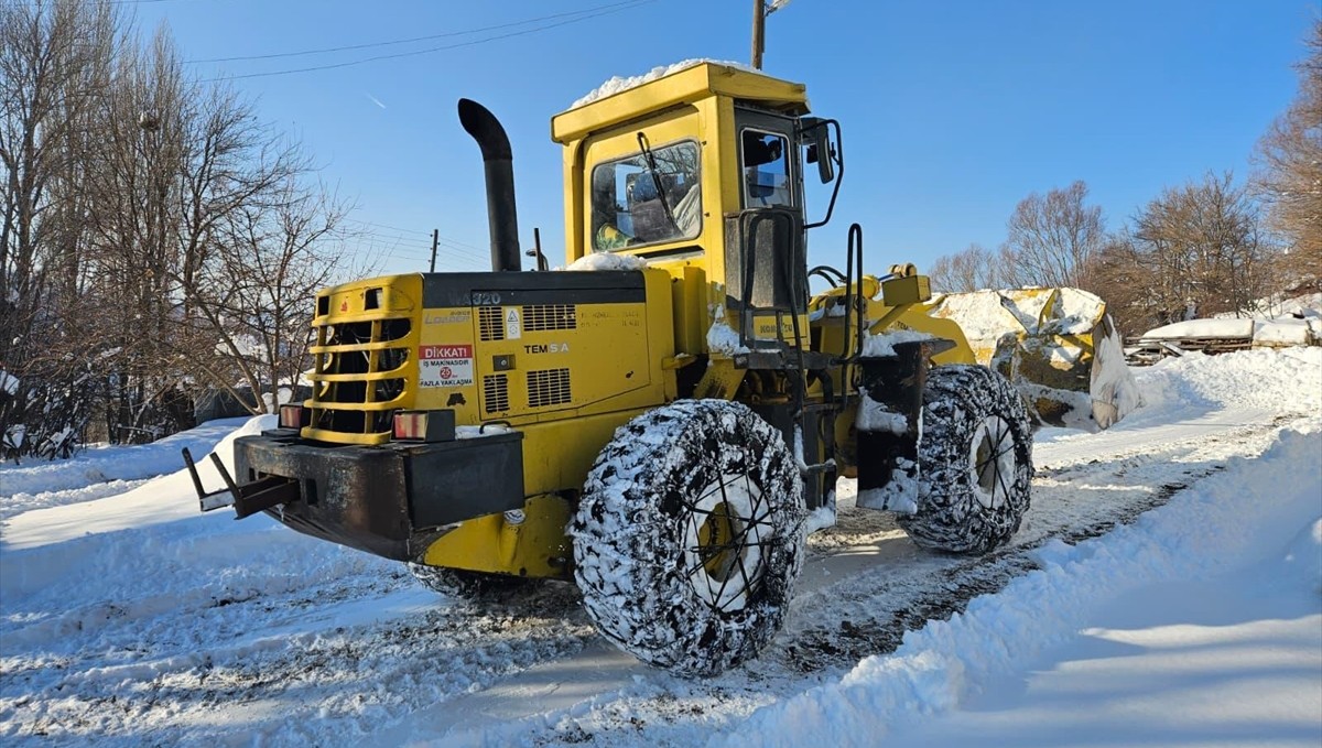Elazığ'da kardan kapanan 70 köy yolu ulaşıma açıldı