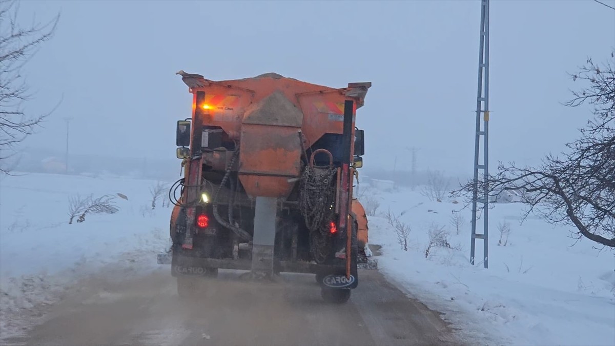 ELAZIĞ - Karla mücadele çalışmaları sürüyor