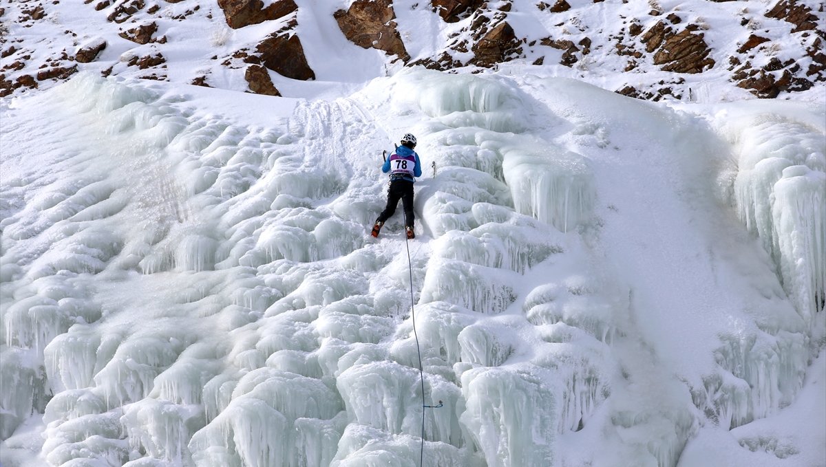 Palandöken Kayak Merkezi’nde anlamlı festival: Mustafa Tekin anısına buz tırmanışı yarışmaları
