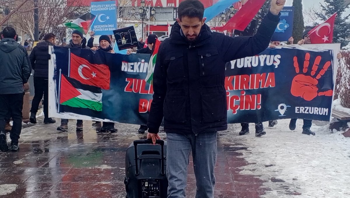 Erzurum'da sağlıkçılar Gazze için sessiz yürüyüşlerini 115. haftada sürdürdü