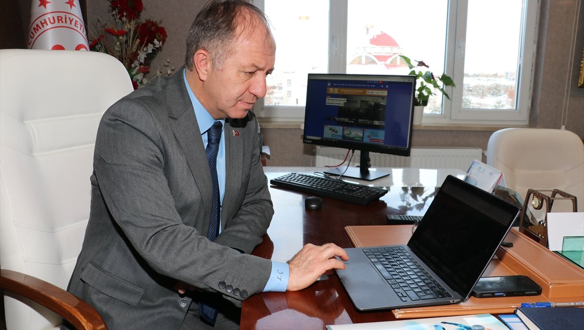 Erzurum Gençlik ve Spor İl Müdürü Çakmur, AA'nın "Yılın Kareleri"ni oyladı