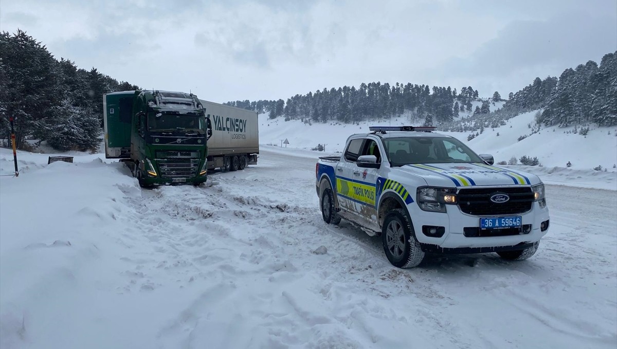 Erzurum, Tunceli, Ardahan ve Kars'ta 1540 yerleşim yeri ulaşıma kapandı