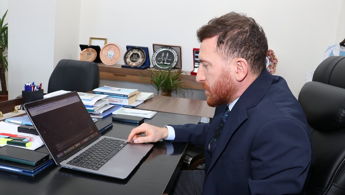 Erzurumspor FK Başkanı Ahmet Dal, AA'nın Yılın Kareleri oylamasına katıldı