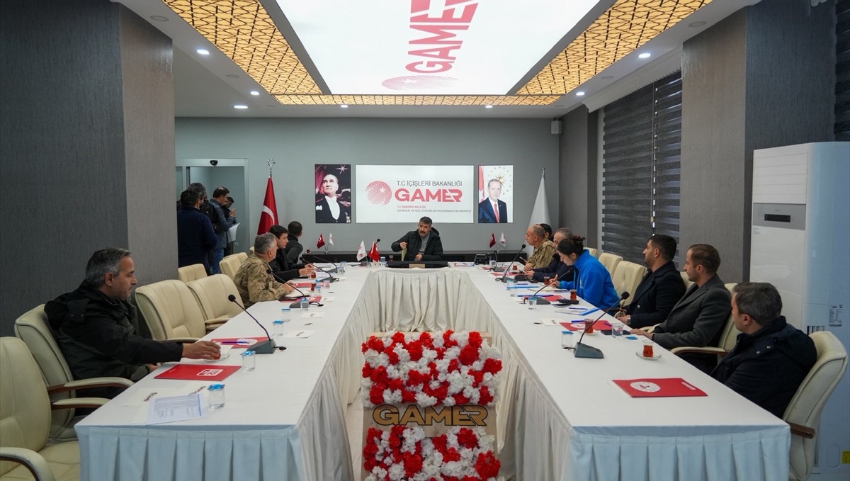 Hakkari'de olumsuz hava koşulları değerlendirildi