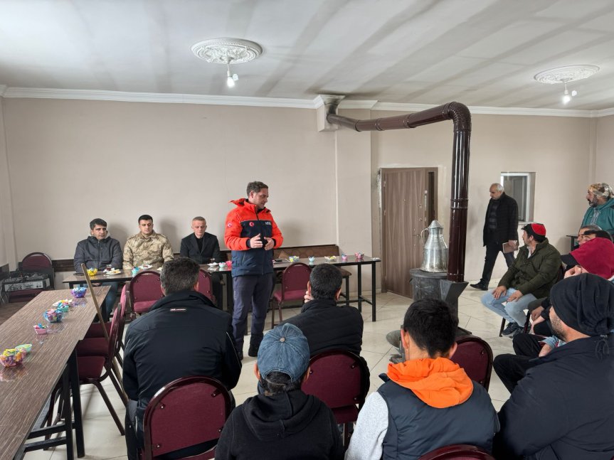 AFAD ekiplerinin kış şartları ve çığ riskine karşı bilgilendirme toplantısı