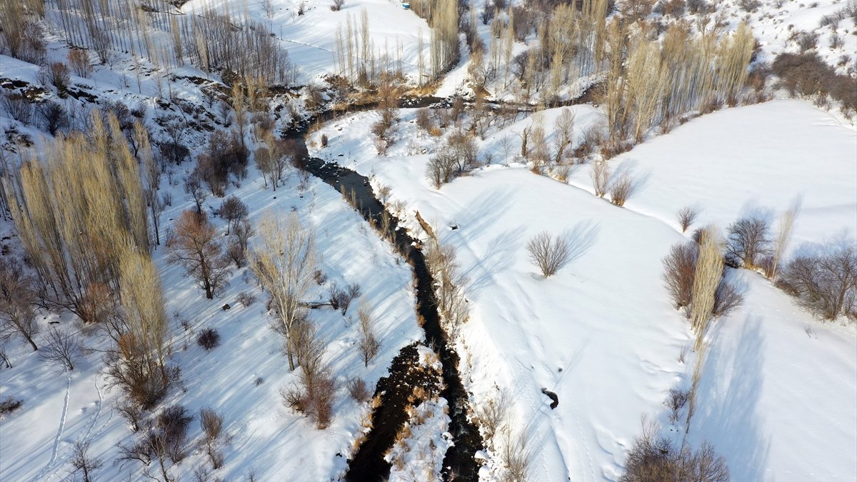 Iğdır'daki Üçkaya Vadisi beyaz örtüyle kaplandı