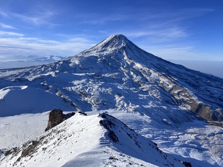 İzmirli 4 dağcı, Küçükağrı Dağı'na zirve tırmanışı yaptı
