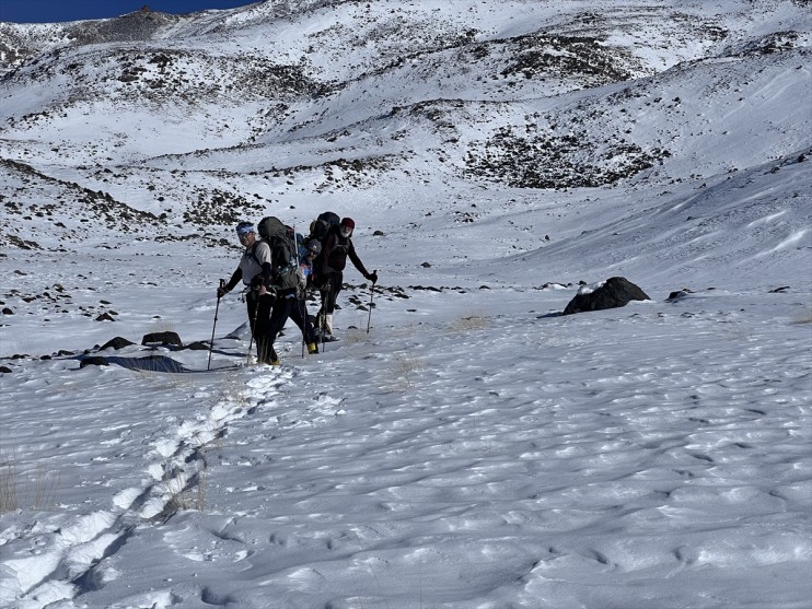 dağcı, 4 Küçükağrı İzmirli yaptı Dağı