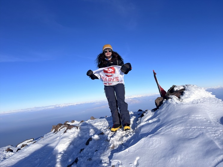 4 yaptı Küçükağrı dağcı, tırmanışı İzmirli Dağı