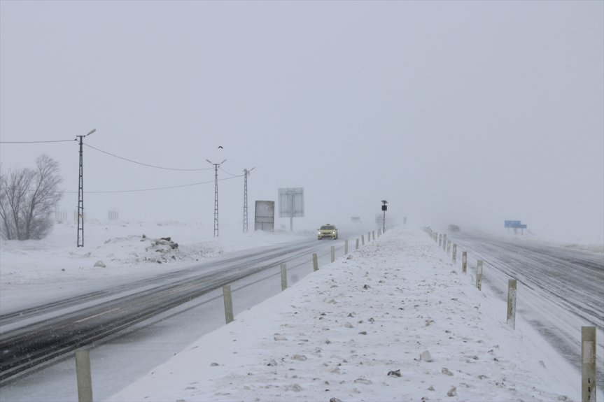ve kar kara nedeniyle yeniden Kağızman-Ağrı ulaşıma tipi yolu kapatıldı 2