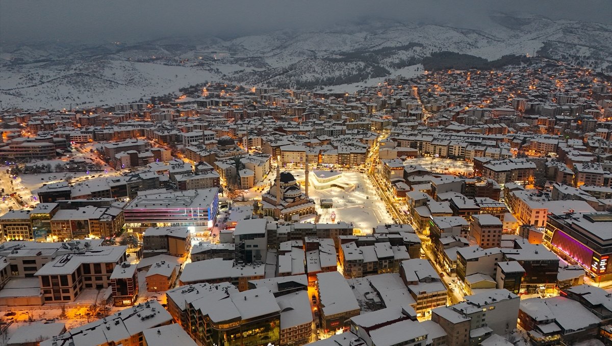 Karla kaplı Bingöl dronla havadan görüntülendi
