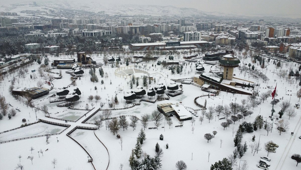 Karla kaplı Elazığ dronla havadan görüntülendi