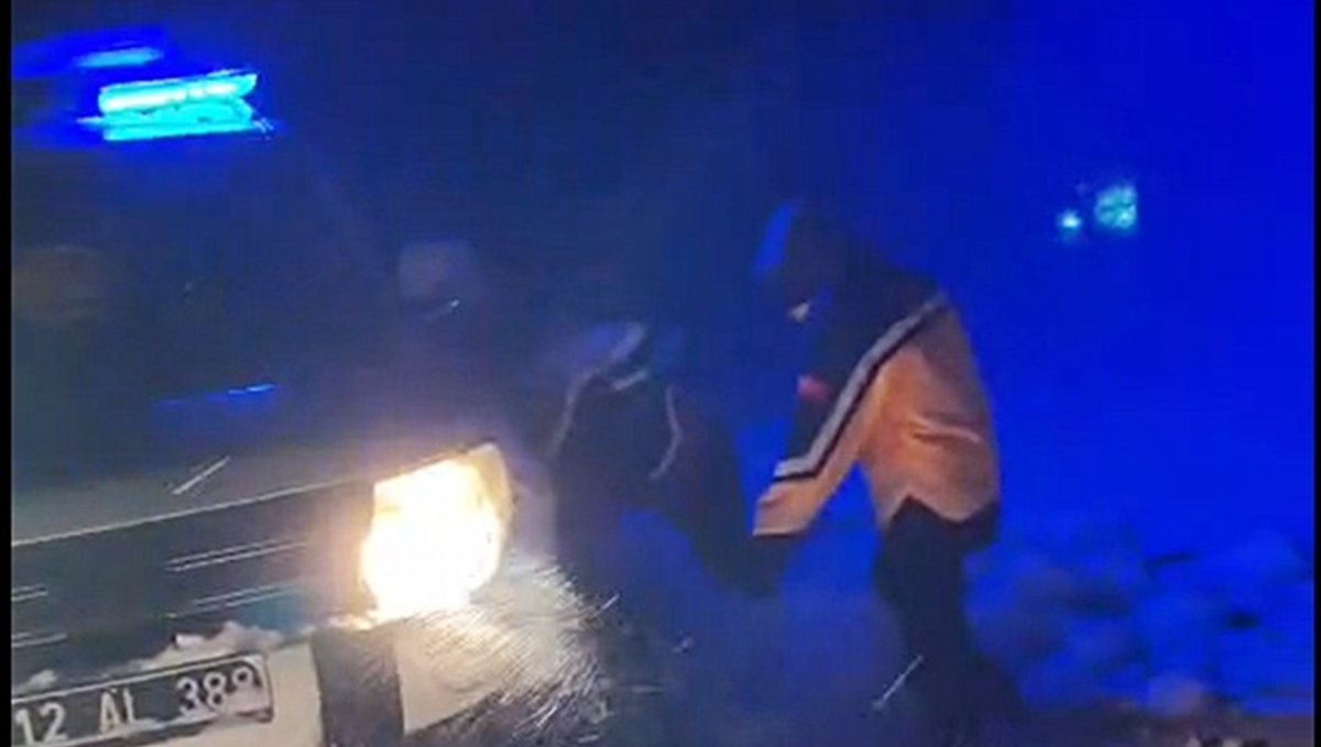 Karlıova'da hasta almaya giderken yolda kalan ambulans kurtarıldı