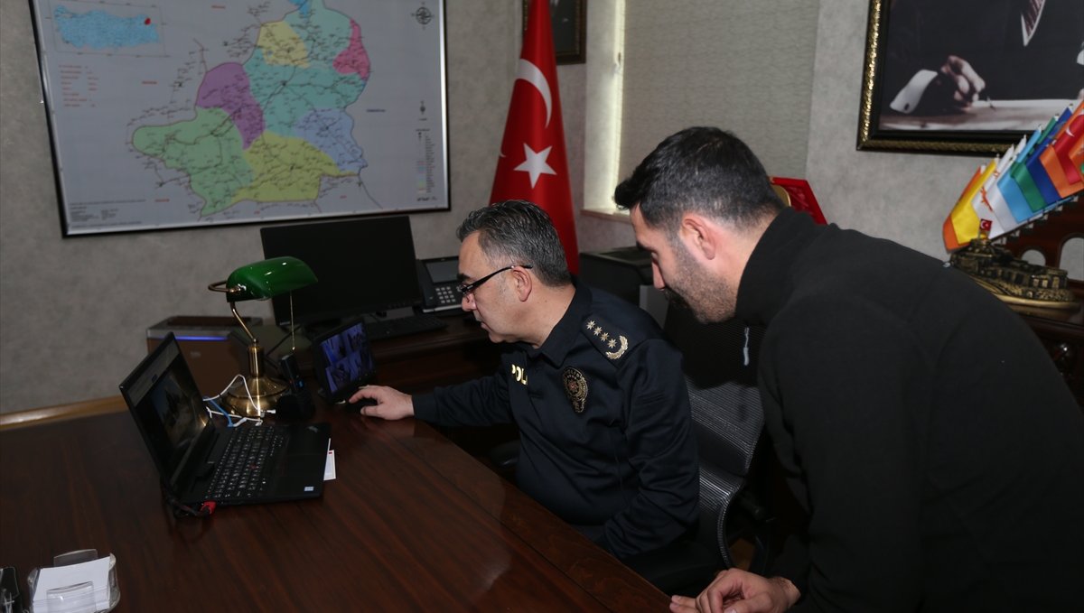 Kars Emniyet Müdürü Tombul, AA'nın "Yılın Kareleri" oylamasına katıldı