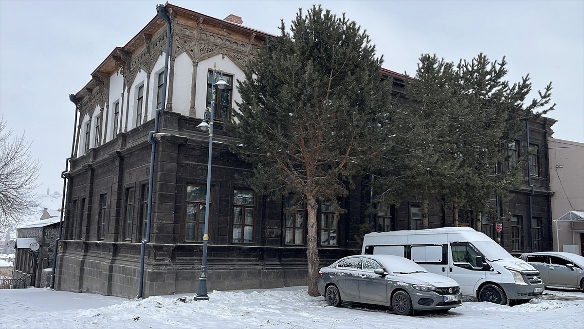 Kars ile Ardahan'da olumsuz hava koşulları etkili oluyor