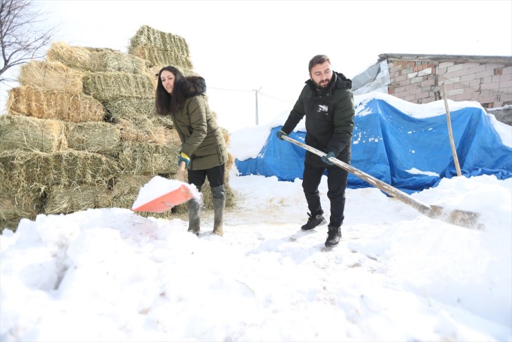Kars'ta girişimci kadın devlet desteğiyle hayalini gerçekleştirip çiftlik kurdu