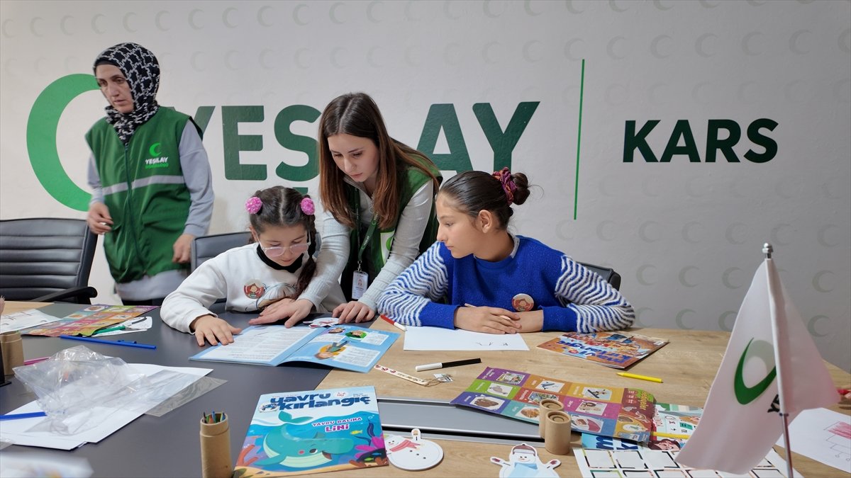 Kars'ta Yeşilaydan çocuklara yönelik Kış Okulu etkinliği