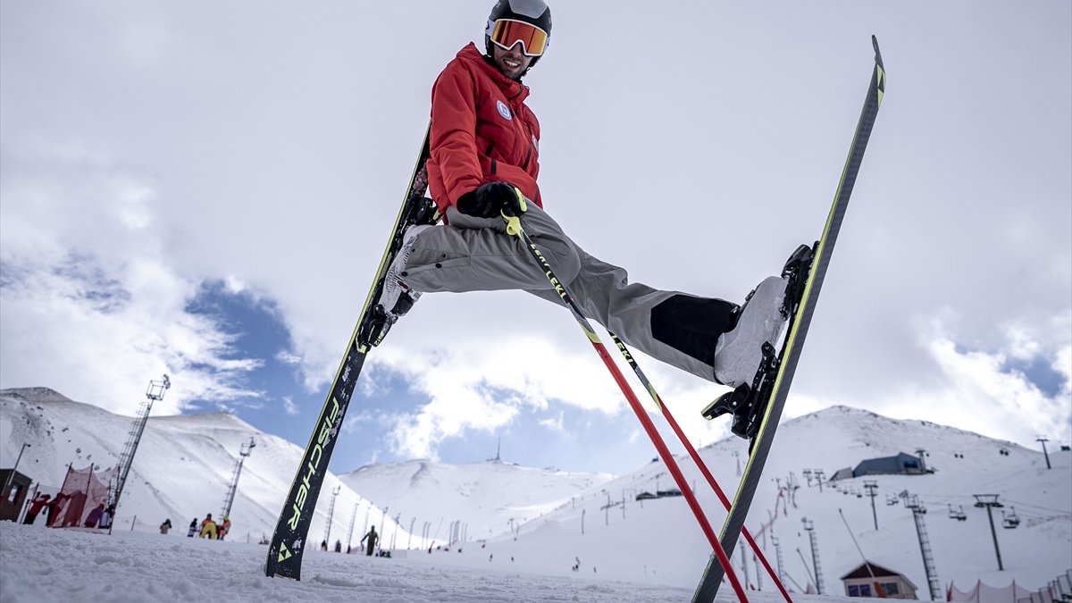 Kayakla atlamaya kiralık ekipmanla başladı, üçüncü kez olimpiyat sahnesine çıkıyor