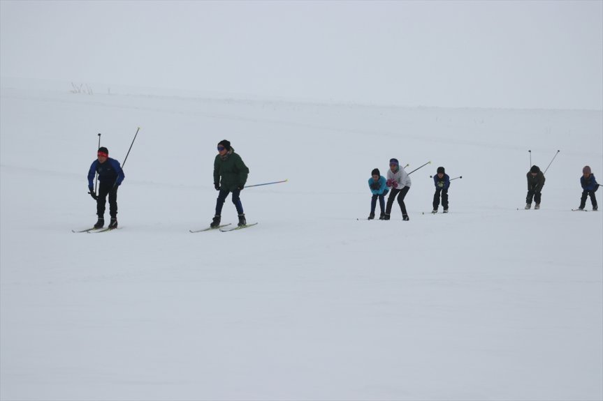 dağlarda müsabakalara karlı Kayaklı koşu hazırlanıyor sporcuları 3