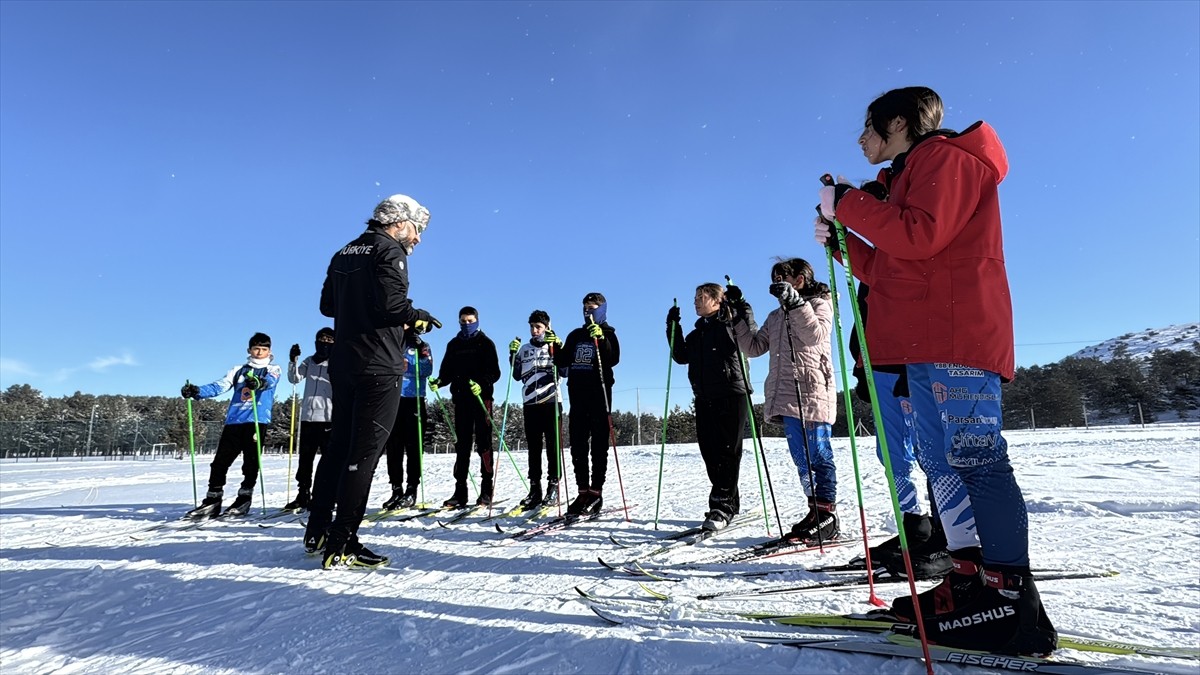Kayaklı koşucular milli takım hayaliyle Dumanlı Tabiat Parkı