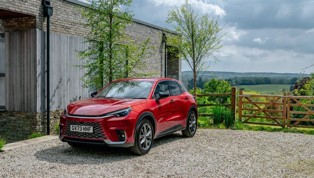 Lexus LBX En İyi Kabine Sahip Küçük SUV seçildi