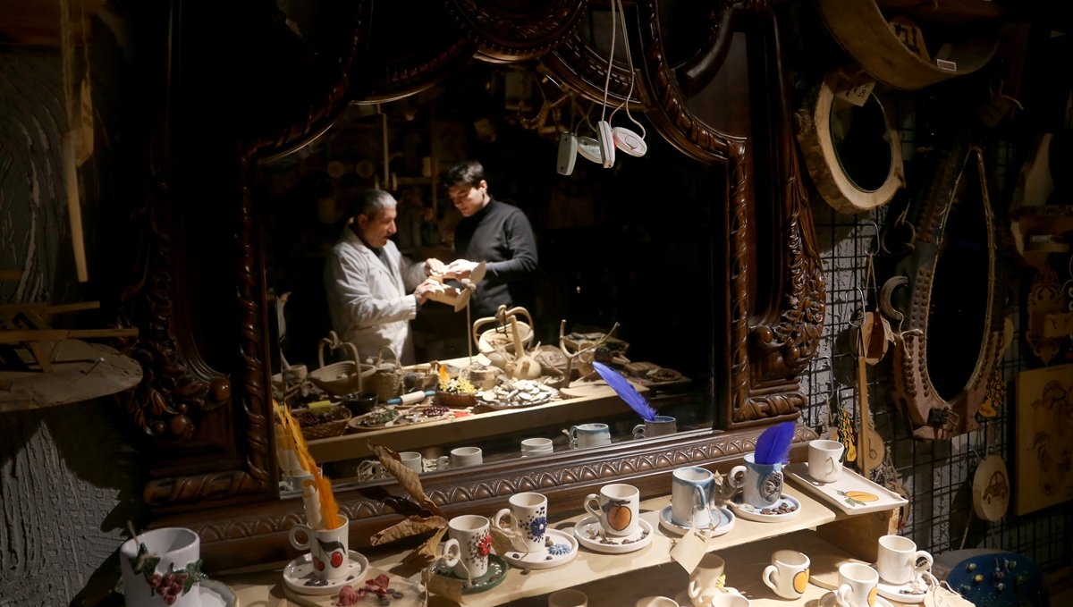 Malatya’da ahşap ustası Mikail Fırat, yarım asırdır mesleğini sürdürüyor