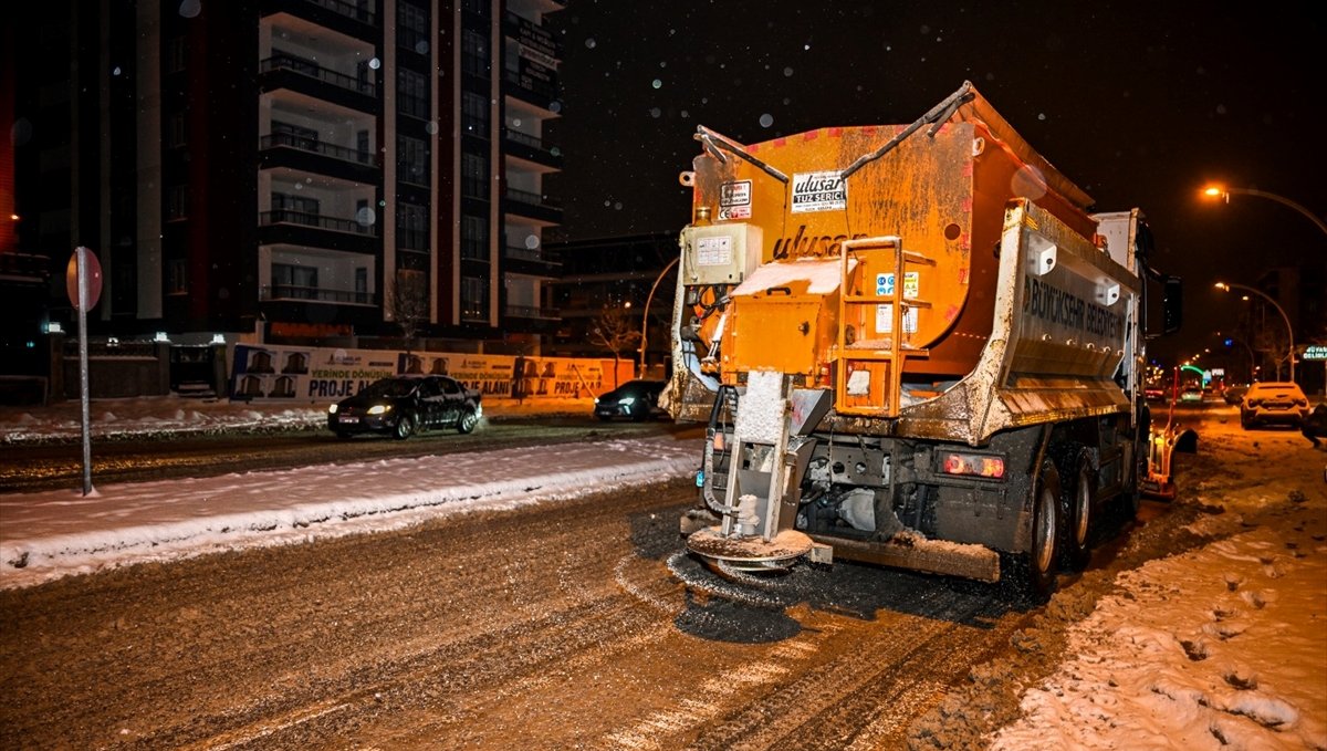 Malatya'da kar nedeniyle yaylada mahsur kalan 7 işçi kurtarıldı